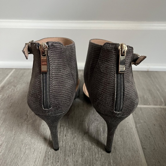 Kelly & Katie Grey Pointed Heels - Picture 3 of 4